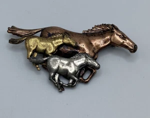 Broche 3D para caballos de trote carreras ecuestres Kentucky Derby metal mixto - Imagen 1 de 5