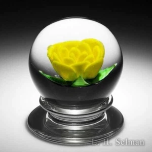 Wesley Lutz yellow crimp rose pedestal glass paperweight - Picture 1 of 1