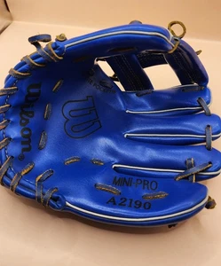 Guante de pelota en T de béisbol Wilson Mini-Pro A2190 azul QRight Hand Throw - Imagen 1 de 8
