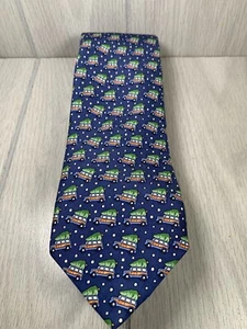 Vineyard Vines Herren Weihnachtskrawatte 100 % Seide Neuheit WOODY & TREE Shep Ian - Bild 1 von 6