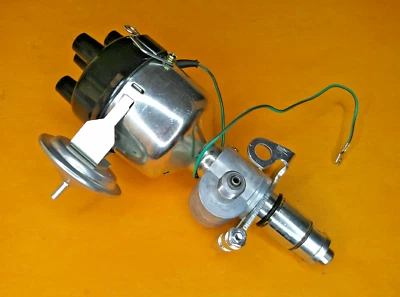 TRIUMPH SPITFIRE Mk1 Mk2 Mk3 POINTS IGNITION DISTRIBUTOR (4 cylinder Delco type) - Image 1 of 4