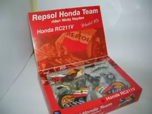 NewRay Honda RC211V Repsol Nicky Hayden, #69 Model Kit 1:12 Art. 42305 - Bild 1 von 2