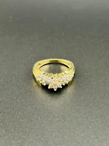 10K Gold Ladies Beautiful Diamond Cluster Ring Size 5.5 Weighs 4 Gram Preowned! - Picture 1 of 17
