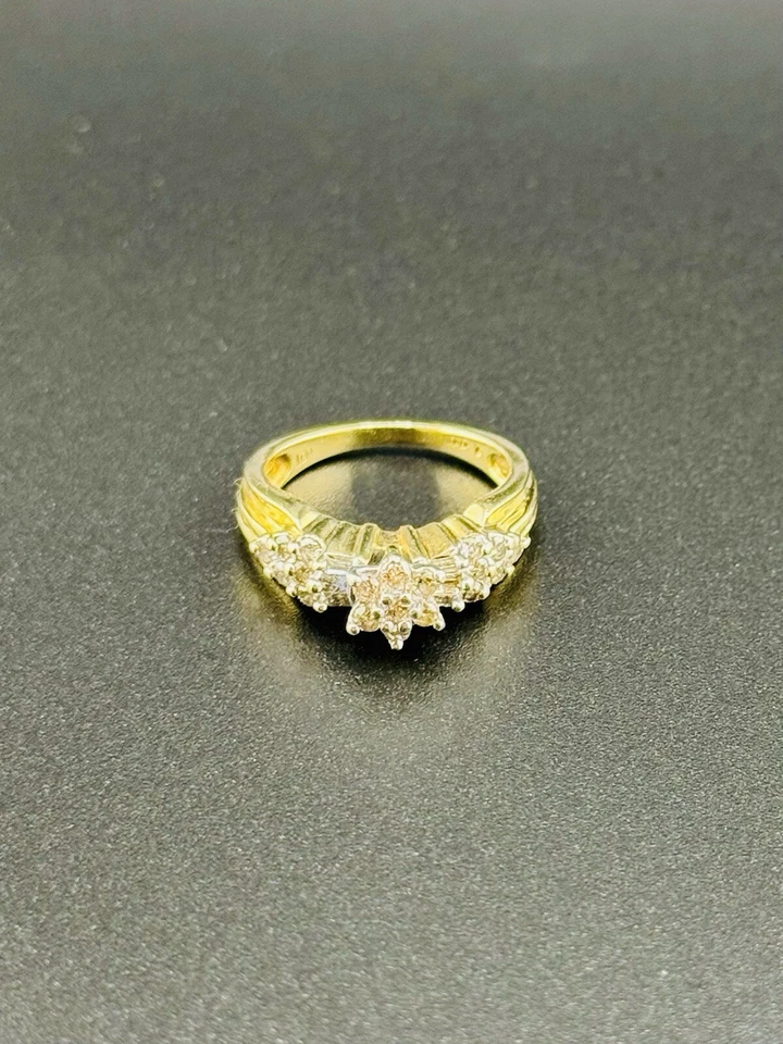 10K Gold Ladies Beautiful Diamond Cluster Ring Size 5.5 Weighs 4 Gram Preowned! - Image 1 of 4