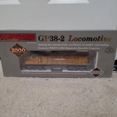 Proto 2000 30790 HO Union Pacific GP38-2 Diesel Locomotive #2027 EX/Box - Image 1 of 4