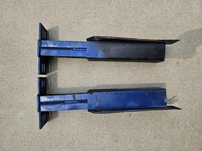 Soportes de parachoques delanteros Ford Mustang Mach 1 Cobrajet 1973 diestro y derecho solo un año Foto 1 de 4