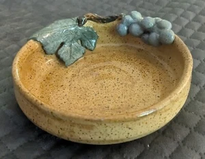 Vintage Studio Art Pottery Bowl Grape Vine Signed Stoner 6" - Picture 1 of 12