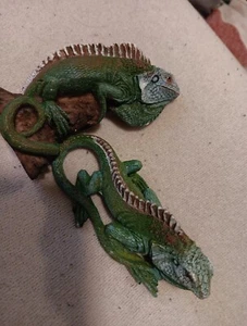 2 Realistic Green Iguana Figurines Lifelike Lizards Tropical Collectible Decor - Picture 1 of 13