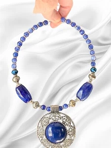 Collar Gargantilla Azul Colbalto Tono Plata Fluorescente Filigrana Medallón Colgante - Imagen 1 de 22