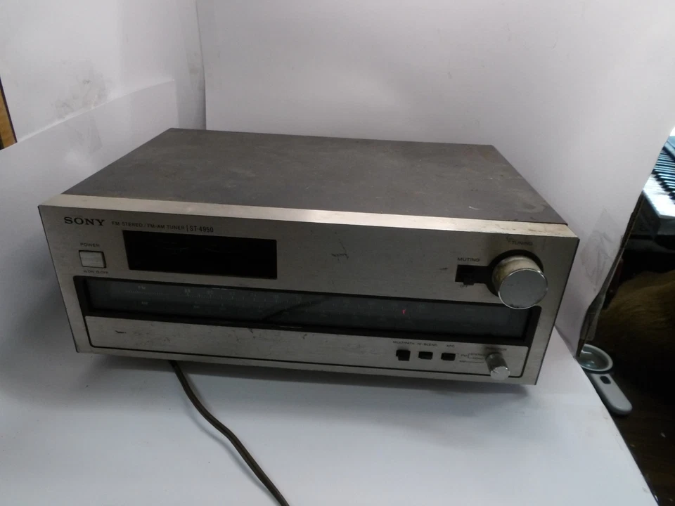 Sintonizador Sony ST-4950 SIN PROBAR, ENCIENDE Foto 1 de 4
