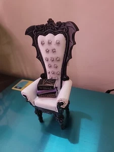 Ashland Tiny Treasures Sedia HALLOWEEN Dead Regency House Village - Foto 1 di 7