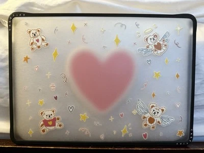 CASETiFY MacBook Air 13” Estuche (M1/Intel) Oso de Peluche Estuche Angular - TOTALMENTE NUEVO Foto 1 de 2