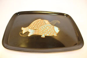 Bandeja incrustada de latón y resina vintage Couroc Monterey colorido pez koi carpa MCM  - Imagen 1 de 12