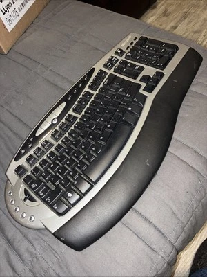 Teclado Microsoft Wireless Comfort 4000 modelo 1045 con receptor Foto 1 de 4