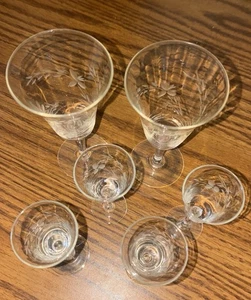 Vintage geätzte Schnapsgläser, 4er Set, 3,5” & 2er Set 5” hoch - Bild 1 von 8