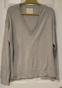 New Lucky Brand Womens Gray V-Neck Cloud Soft Pullover Sweater Size Medium - Picture 1 of 6