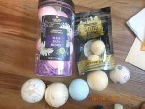 NEW / LOT OF 17 / BATH BOMBS / ALL SIZES / BONUS 2 SHOWER GELS   😁😁😁😁😁 - Picture 1 of 4