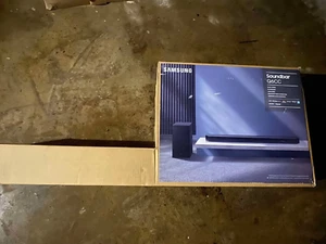 SAMSUNG Q-series 3.1ch. Dolby ATMOS Soundbar HW-Q6CC/ZA - Picture 1 of 5