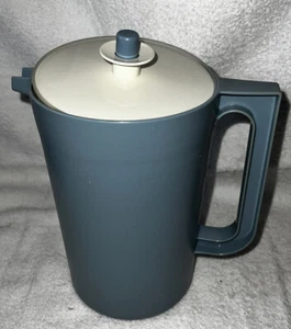 TUPPERWARE Classic Round 2 Qt Pitcher SLATE BLUE 3 Part Push Button Seal GUC - Picture 1 of 22