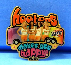HOOTERS 4 GIRL'S MAKES YOU HAPPY TOUR BUS MILLER LITE BEER BADGE LAPEL PIN 2004 - Picture 1 of 3