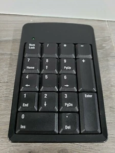 Targus Numeric Keypad Keyboard With Retractable USB Cable For Laptop PAUK001 - Picture 1 of 5