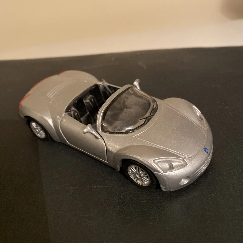 MAISTO-Plymouth Proto Spyder/Vauxhall VX 220 model - Image 1 of 4