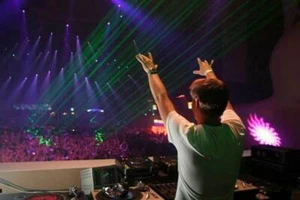 Armin Van Buuren Live Trance & Progressive DJ-Sets Compilation (2000 - 2006) - Picture 1 of 13