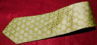 CORBATA FLORAL HUGO BOSS HECHA EN ITALIA VERDE/VERDE CLARO - CORBATAS - CORBATAS DE DISEÑADOR. Foto 1 de 3