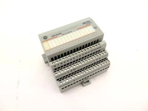 Allen-Bradley 1794-0A16 modulo di uscita 120 Vac I/O flessibile 16 punti - Foto 1 di 3