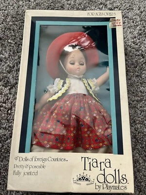 Tiara Vintage 1981 9" México NUEVO EN CAJA Muñecas de Países Extranjeros por Playmates Foto 1 de 4