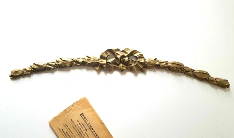 Antique bronze pediment Furniture Mirror Frame Ribbon bow Laurel Hardware 20 in Cover