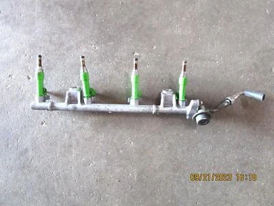 2011 TOYOTA CAMRY V2.5L 4 CYLINDER ENGINE FUEL RAIL WITH INJECTORES ASSEMBLY Foto 1 de 4