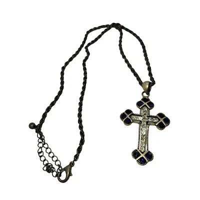 Cruz tono plata con piedras de cristal de zafiro Foto 1 de 2