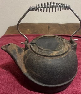 Vintage Cast Iron Tea Kettle Unbranded with Pot Lid Wire Handle - Good Condition - Picture 1 of 8