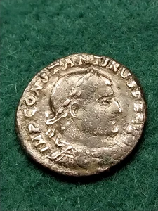 Constantine I, 306-337 AD, Sol Standing Left Holding Globe, 19mm, 3.1gr - Picture 1 of 2