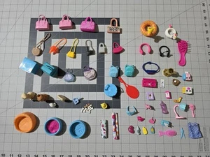 Barbie e altri lotto misto di accessori: animali domestici, sport per bambini, borse, borse ecc. - Foto 1 di 10