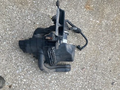 Caja de aire del motor Ford Focus 2008-2011 con filtro de aire y sensor de masa de aire L4 2,0 L Foto 1 de 3