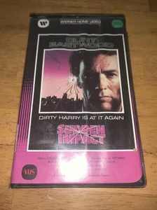 SUDDEN IMPACT, CLINT EASTWOOD, WARNER HOME VIDEO, VHS 1984  RARE CLAMSHELL - Foto 1 di 4