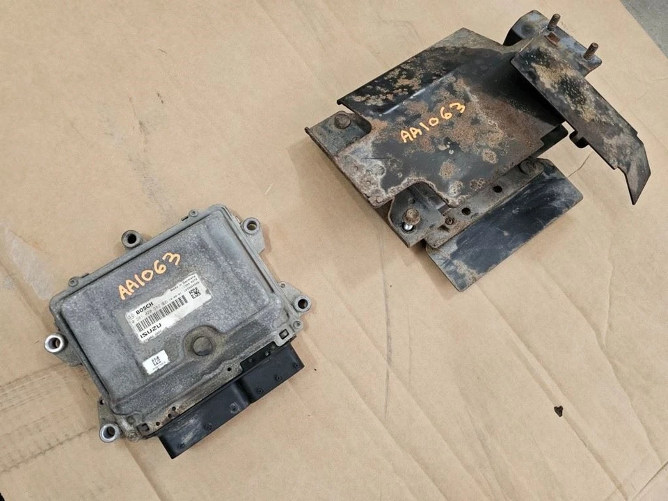 USED 2015 Isuzu NPR FUEL INJECTION CONTROL MODULE 898260 8280 Ship 5.2 Outrite  - Image 1 of 4