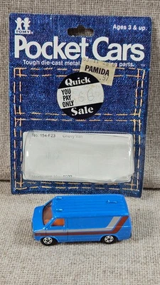 Coches de bolsillo TOMY #154-F23 de colección Chevy Van azul claro con tarjeta Foto 1 de 4