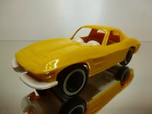 PLASTIC CHEVROLET CORVETTE STINGRAY - YELLOW L16.5cm - GOOD CONDITION - Imagen 1 de 7