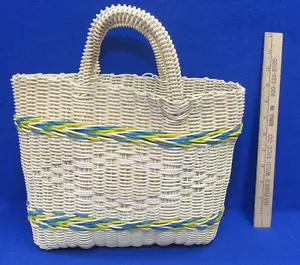Bolso de mano con recubrimiento de alambre recubierto de plástico tejido con mango fijo acento amarillo azulado natural - Imagen 1 de 1