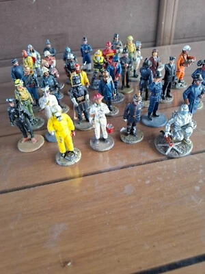 lot de figurines pompiers et d iver  odelPrado. 32 figurines - Photo 1/2
