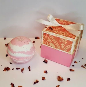 EGRikku handgemachte Badebombe Fizzie Erdbeeren & Sahne Geschenkbox groß 4,5 Unzen! - Bild 1 von 8