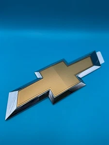 OEM 2014 - 2019 CHEVY SILVERADO TAILGATE EMBLEM GOLD BOW TIE 22786435 23463809 - Picture 1 of 6