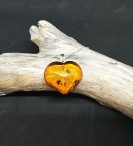 5,8 grams Beautiful Genuine Baltic Amber Honey Heart Pendant - Picture 1 of 6