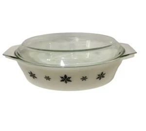 vintage pyrex snowflake white casserole dish with lid - Picture 1 of 16