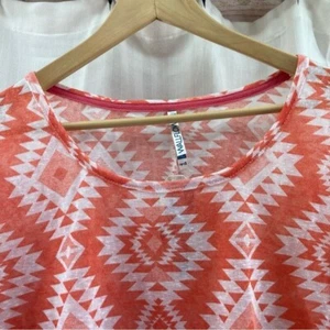Neu mit Etikett Wallflower orange und weiß gemustertes T-Shirt 1X - Bild 1 von 8