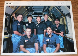 SIGNED PHOTO 8x10 - Robert F Overmyer NASA Astronaut Autograph STS-51b - Imagen 1 de 4