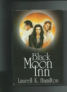 Black Moon Inn By Laurell K Hamilton Burnt Offerings/Blue Moon HC/DJ Anita Blake - Imagen 1 de 2